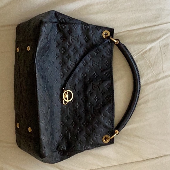 Louis Vuitton Handbags - Louis Vuitton Artsy MM Empreinte infini